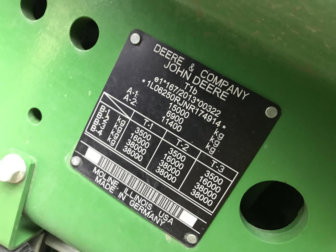 Traktor John Deere 6R 250: obrázek 12 Traktor John Deere 6R 250: obrázek 12