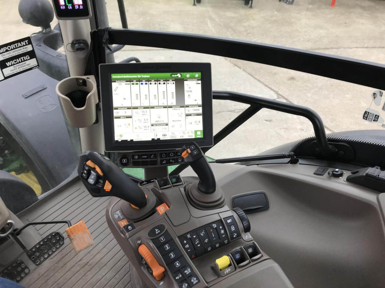 Traktor John Deere 6R 250: obrázek 8 Traktor John Deere 6R 250: obrázek 8