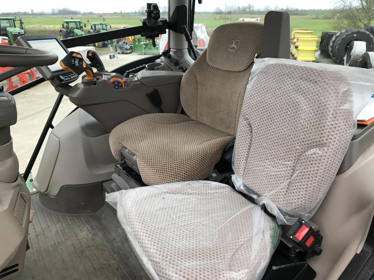 Traktor John Deere 6R 250: obrázek 7 Traktor John Deere 6R 250: obrázek 7