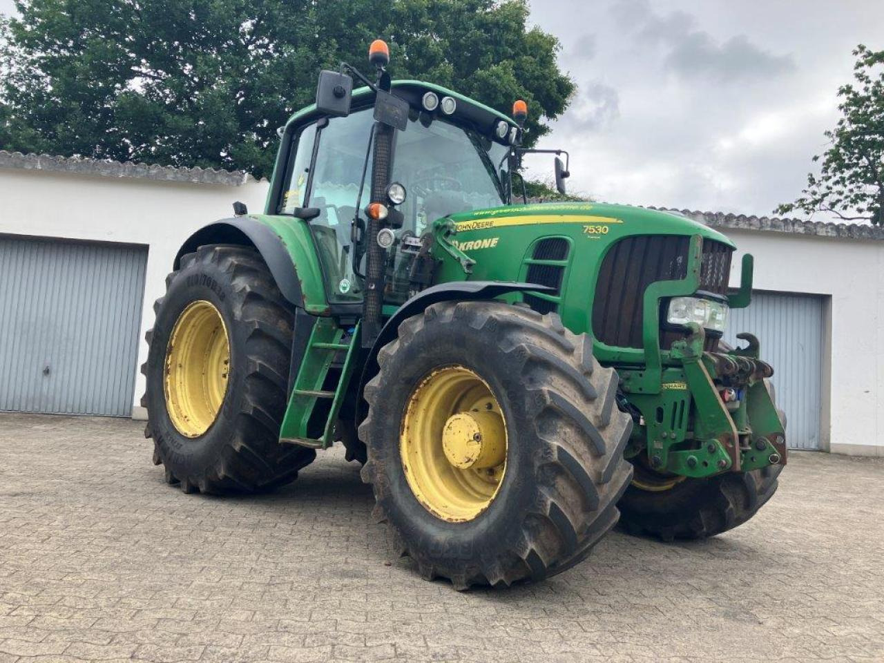 John Deere 7530 PREMIUM - Traktor: obrázek 3 John Deere 7530 PREMIUM - Traktor: obrázek 3