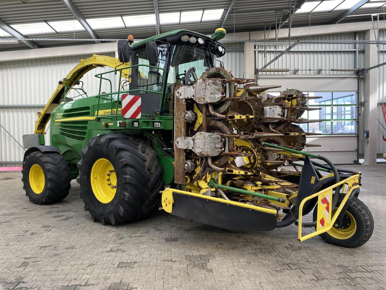 John Deere 7750i - Sklízecí řezačka: obrázek 1 John Deere 7750i - Sklízecí řezačka: obrázek 1