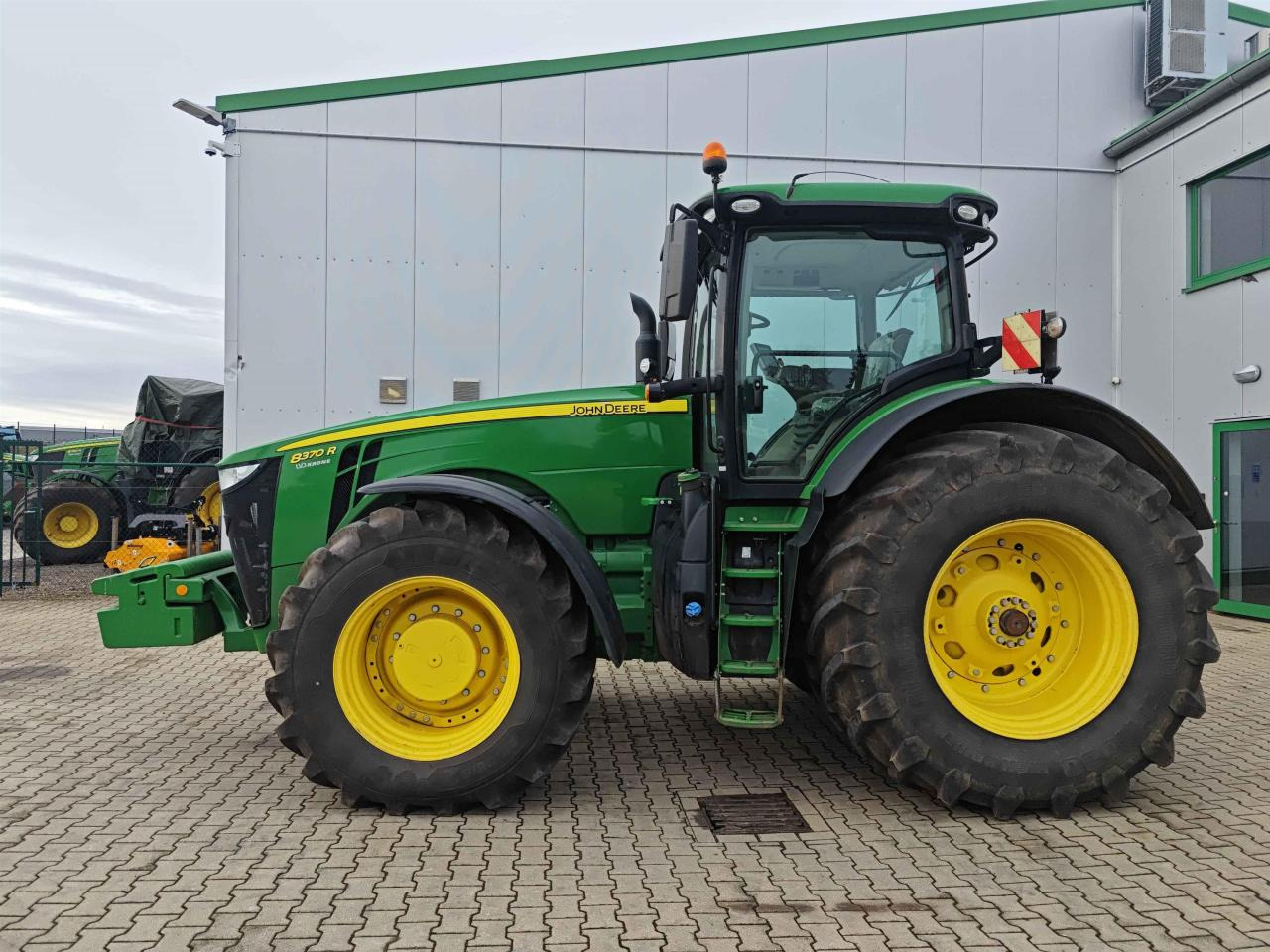 John Deere 8370R - Traktor: obrázek 2 John Deere 8370R - Traktor: obrázek 2