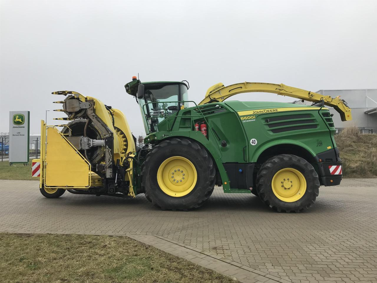 John Deere 8600 - Sklízecí řezačka: obrázek 1 John Deere 8600 - Sklízecí řezačka: obrázek 1