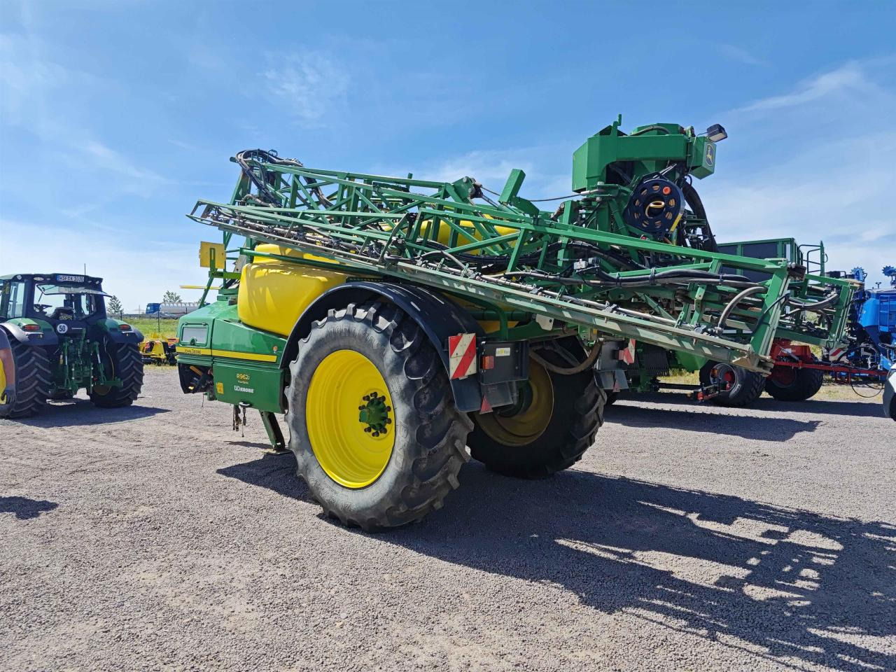 John Deere R962i - Tažený postřikovač: obrázek 4 John Deere R962i - Tažený postřikovač: obrázek 4