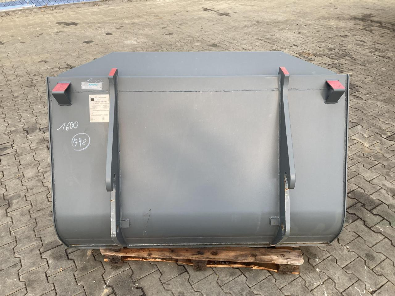 Kramer 1600 mm - Lžíce: obrázek 3 Kramer 1600 mm - Lžíce: obrázek 3