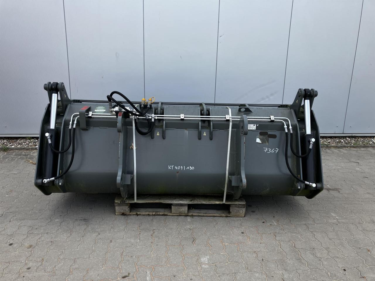 Kramer 2400 mm - Lžíce: obrázek 3 Kramer 2400 mm - Lžíce: obrázek 3