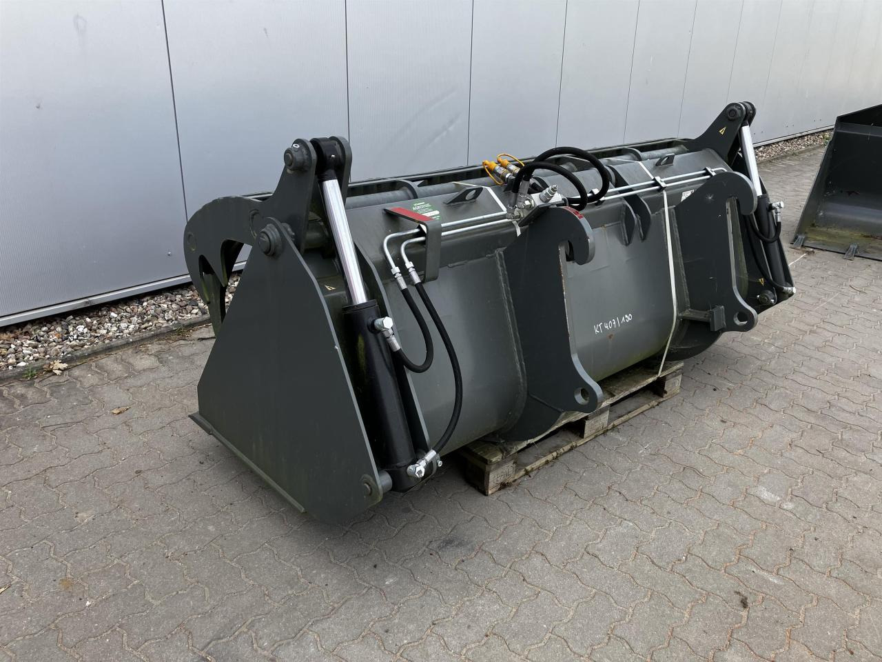 Kramer 2400 mm - Lžíce: obrázek 5 Kramer 2400 mm - Lžíce: obrázek 5