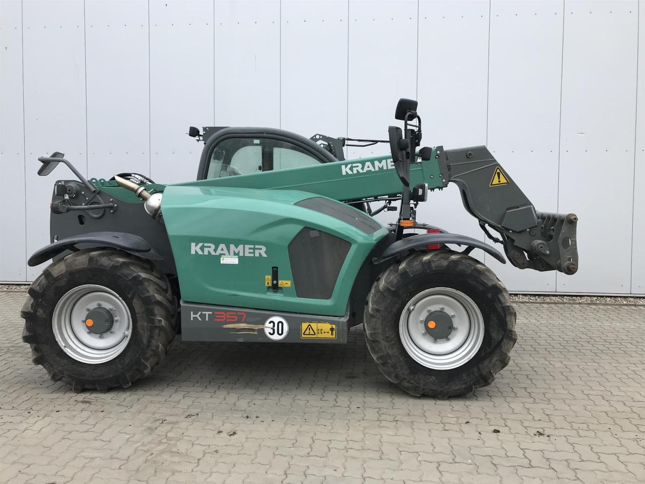 Kramer KT357 - Teleskopický manipulátor: obrázek 2 Kramer KT357 - Teleskopický manipulátor: obrázek 2