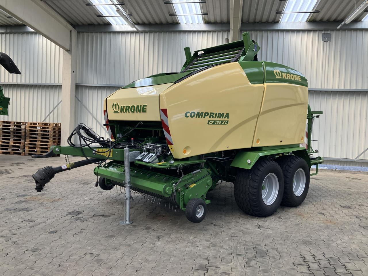 Krone CF 155 XC Comprima - Lis na válcové balíky: obrázek 2 Krone CF 155 XC Comprima - Lis na válcové balíky: obrázek 2