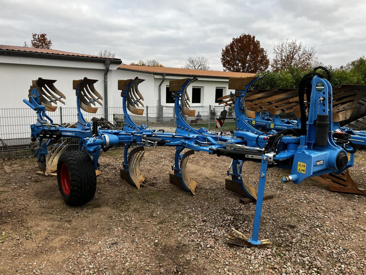 Lemken Juwel 8 M V U 5 L 100 - Pluh: obrázek 1 Lemken Juwel 8 M V U 5 L 100 - Pluh: obrázek 1