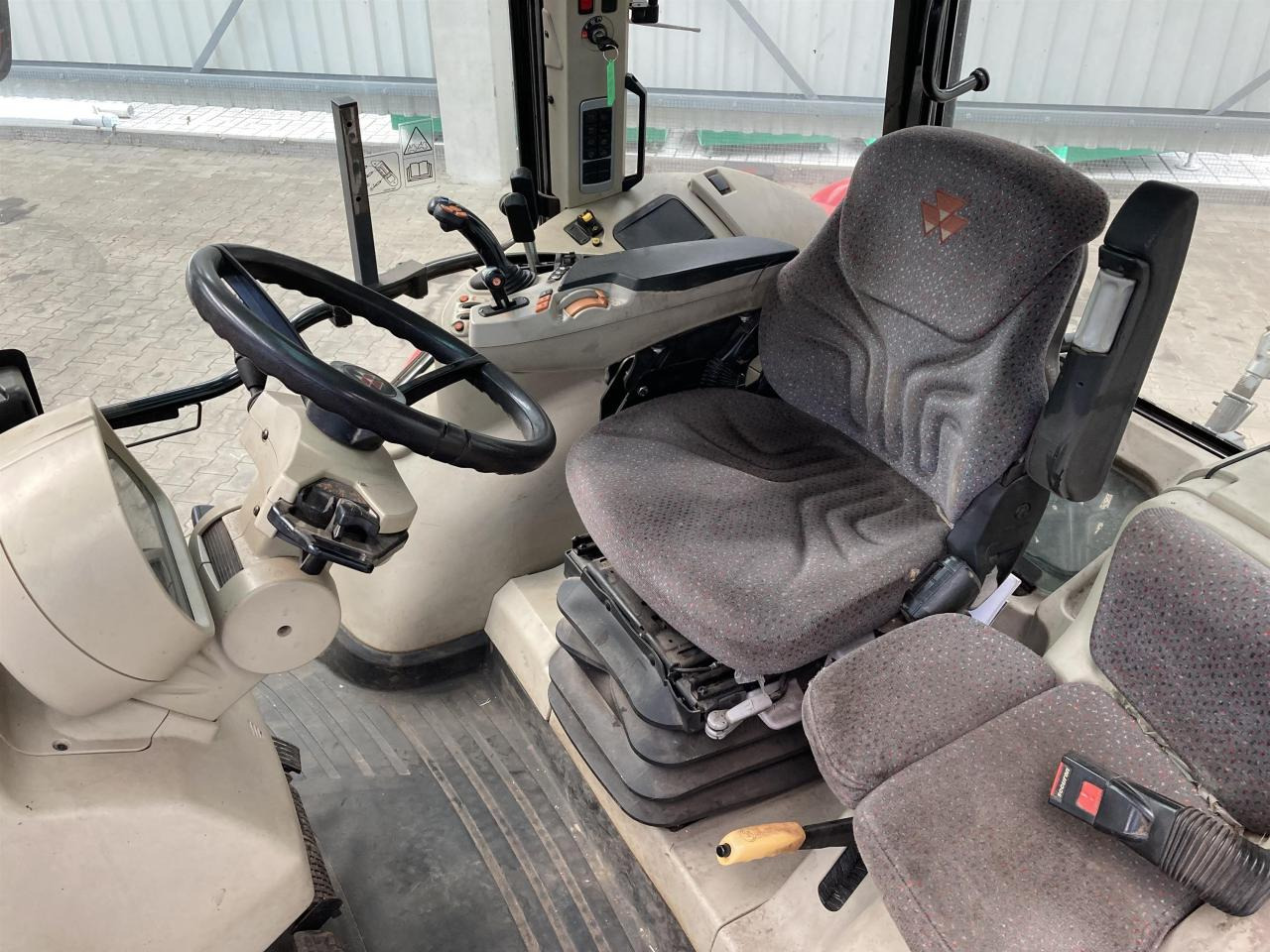 Massey Ferguson 5611 Dyna 4 - Traktor: obrázek 4 Massey Ferguson 5611 Dyna 4 - Traktor: obrázek 4