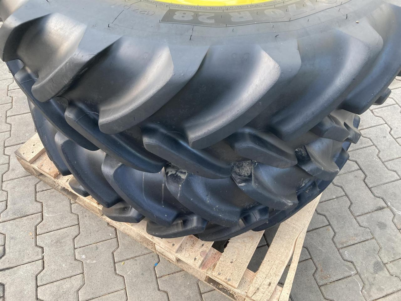Michelin 380/70R28 - Pneumatiky pro Zemědělská technika: obrázek 3 Michelin 380/70R28 - Pneumatiky pro Zemědělská technika: obrázek 3