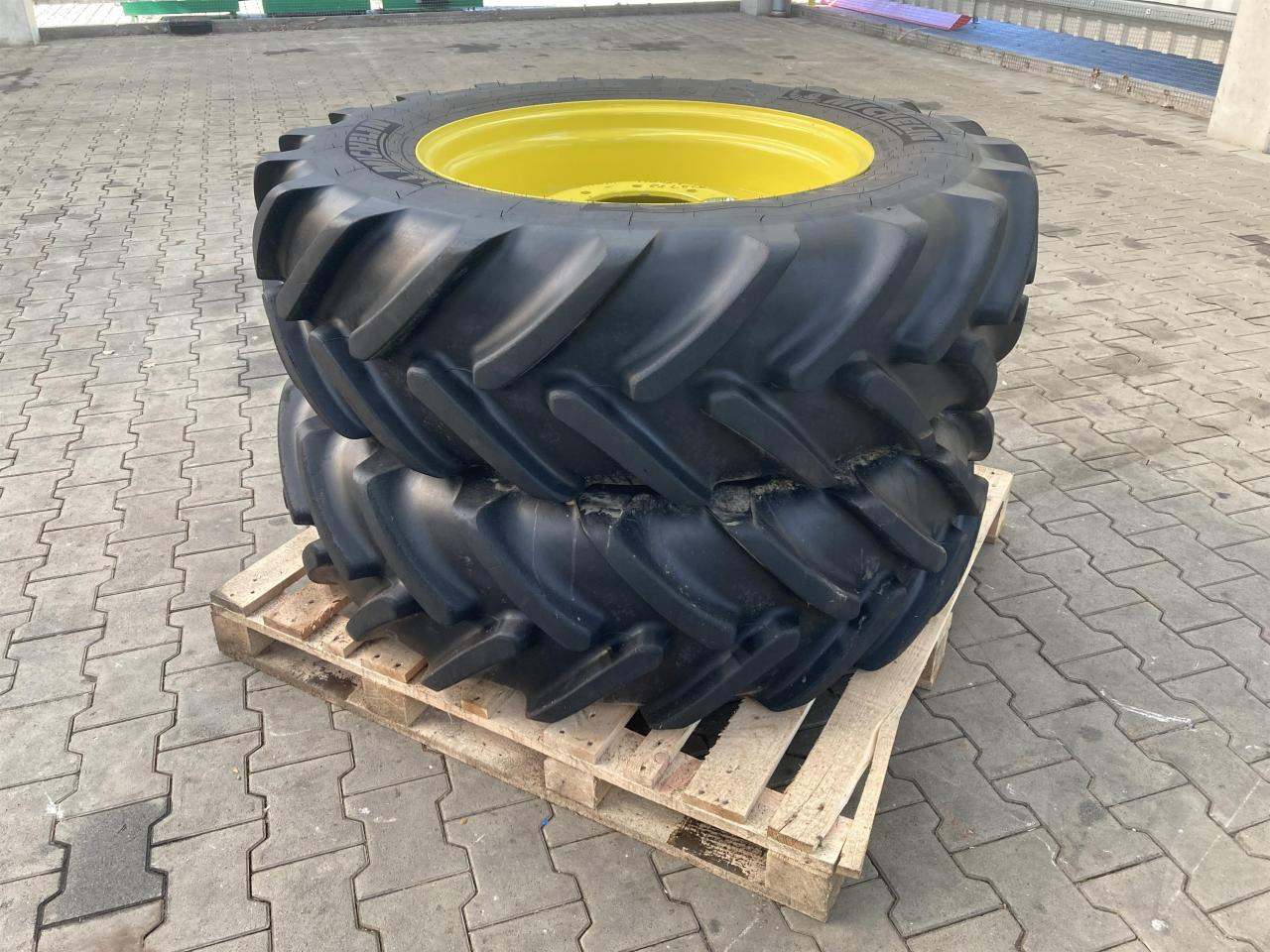 Michelin 380/70R28 - Pneumatiky pro Zemědělská technika: obrázek 1 Michelin 380/70R28 - Pneumatiky pro Zemědělská technika: obrázek 1