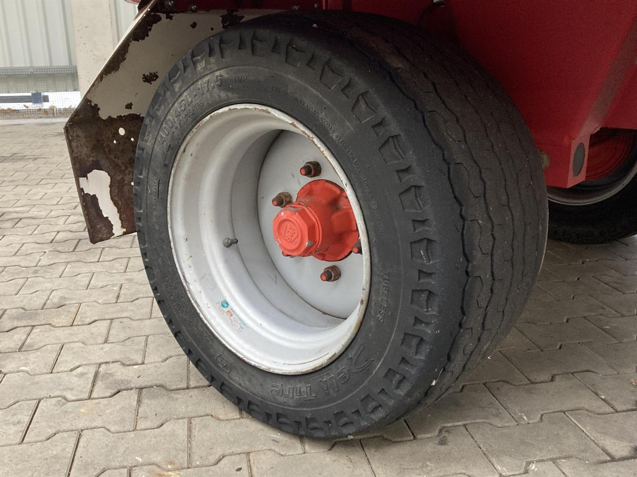 Trioliet Solomix 1 VL 1000 - Krmný míchací vůz: obrázek 4 Trioliet Solomix 1 VL 1000 - Krmný míchací vůz: obrázek 4