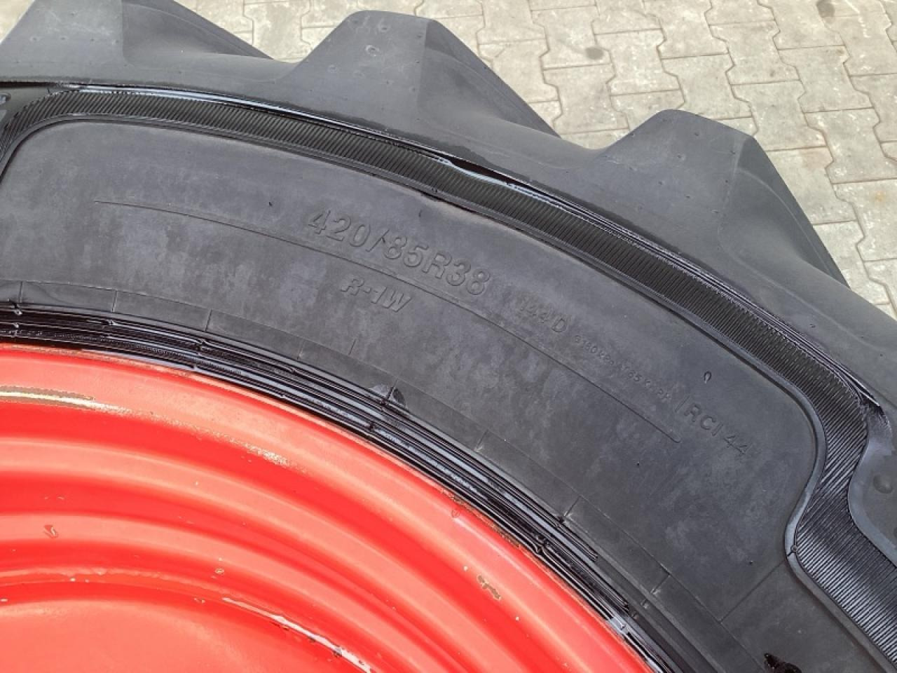 / UNBEKANNT 420R38 & 20.8R46 - Pneumatiky pro Zemědělská technika: obrázek 2 / UNBEKANNT 420R38 & 20.8R46 - Pneumatiky pro Zemědělská technika: obrázek 2