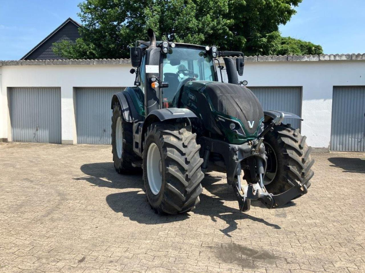 Valtra T154 Active - Traktor: obrázek 2 Valtra T154 Active - Traktor: obrázek 2