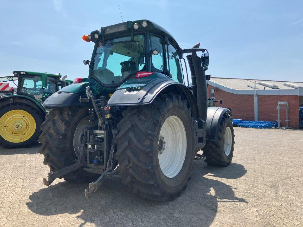 Valtra T154 Active - Traktor: obrázek 4 Valtra T154 Active - Traktor: obrázek 4