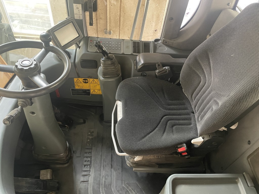Kolový nakladač Liebherr L 576: obrázek 7