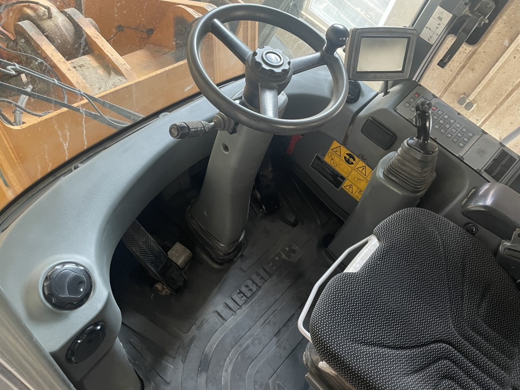 Kolový nakladač Liebherr L 576: obrázek 10