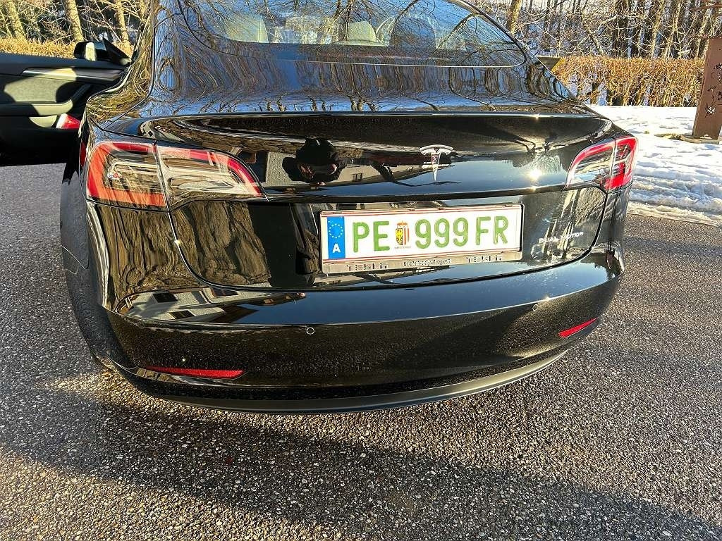 Tesla Model 3 Long Range - Osobní auto: obrázek 4 Tesla Model 3 Long Range - Osobní auto: obrázek 4