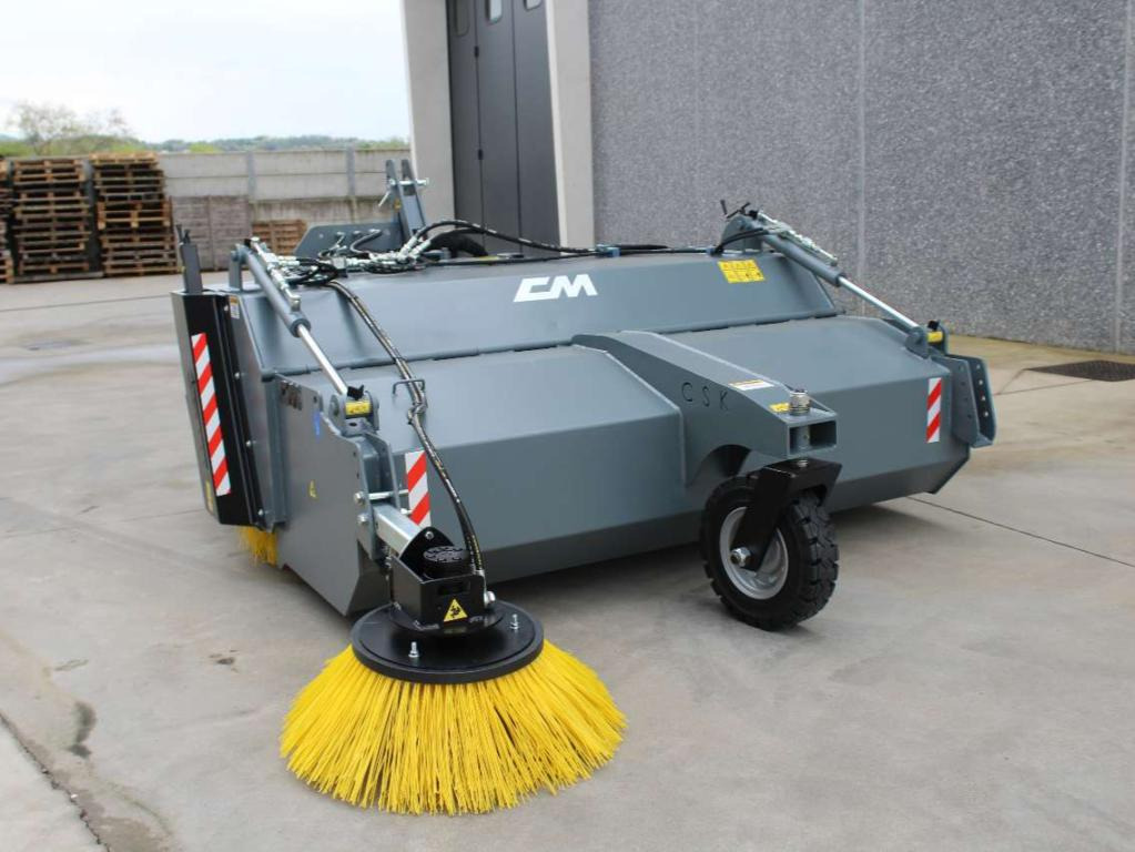 CM Crusher CSK 200 Sweeping Bucket - Zametač pro Smykový nakladač: obrázek 2 CM Crusher CSK 200 Sweeping Bucket - Zametač pro Smykový nakladač: obrázek 2