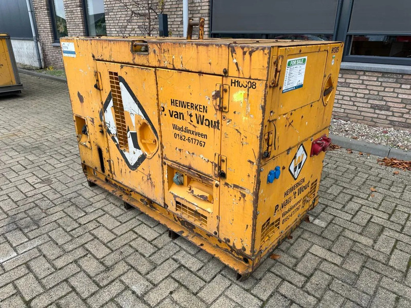Atlas-Copco Komatsu 40 kVA Silent generatorset - Elektrický generátor: obrázek 4 Atlas-Copco Komatsu 40 kVA Silent generatorset - Elektrický generátor: obrázek 4
