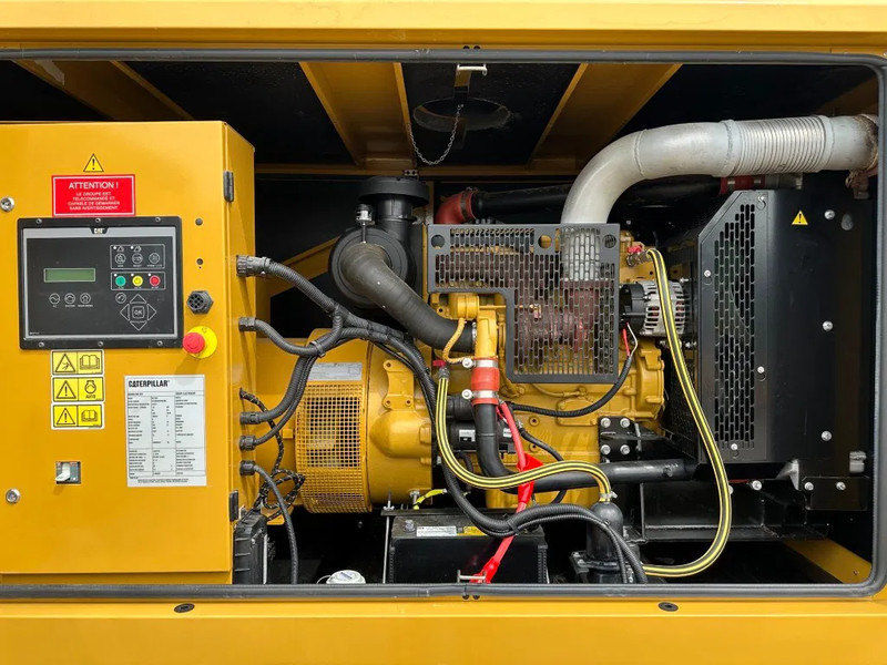 Caterpillar DE110E2 110 kVA Silent generatorset as New ! 121 hours XXL tank - Elektrický generátor: obrázek 2 Caterpillar DE110E2 110 kVA Silent generatorset as New ! 121 hours XXL tank - Elektrický generátor: obrázek 2