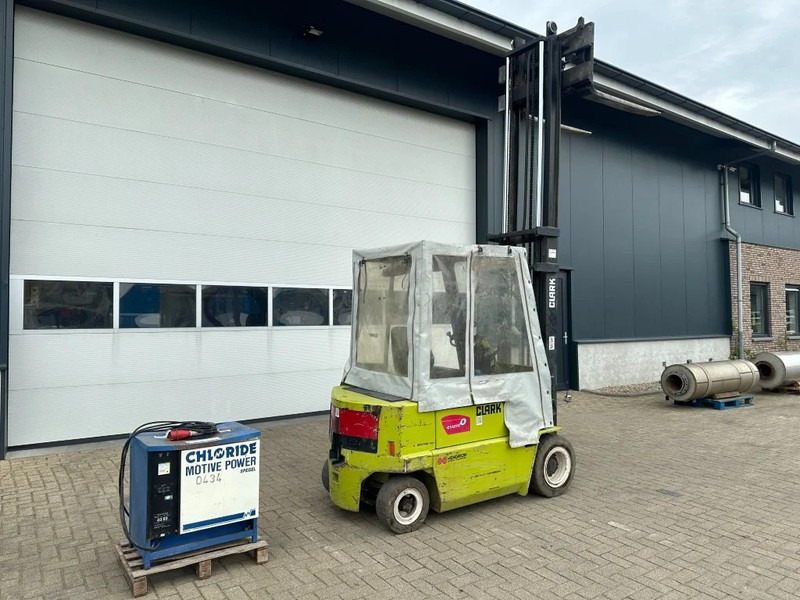 Elektrický vysokozdvižný vozík Clark EPM25N 2.5 ton Duplex Sideshift Elektra Heftruck: obrázek 16