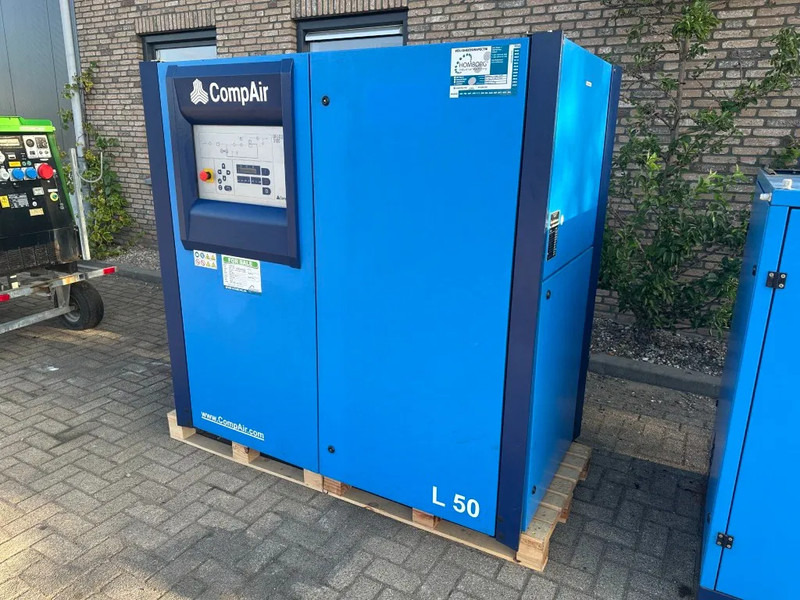 Compair L50 - 10A 45 kW 7.55 m3 / min 10 Bar Elektrische Schroefcompressor - Mobilní kompresor: obrázek 4 Compair L50 - 10A 45 kW 7.55 m3 / min 10 Bar Elektrische Schroefcompressor - Mobilní kompresor: obrázek 4
