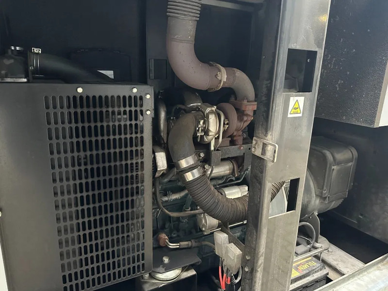 Elektrický generátor Europower EPUS44TDE Kubota Leroy Somer 44 kVA Supersilent Rental generatorset: obrázek 13