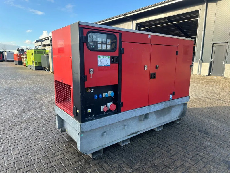 Europower EPUS44TDE Kubota Leroy Somer 44 kVA Supersilent Rental generatorset - Elektrický generátor: obrázek 3 Europower EPUS44TDE Kubota Leroy Somer 44 kVA Supersilent Rental generatorset - Elektrický generátor: obrázek 3