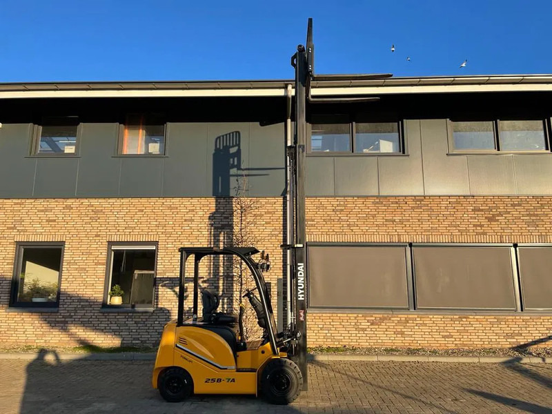 Nový Elektrický vysokozdvižný vozík Hyundai 25B-7A 2.5 ton Triplex Freelift Sideshift Elektra Heftruck Nieuw: obrázek 18