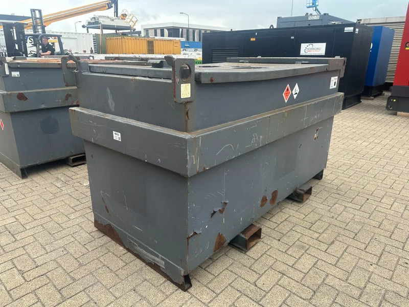 IBC Steenbergen Kiwa IBC 2000 liter dieseltank met handpomp Milieutank - Lodní kontejner: obrázek 4 IBC Steenbergen Kiwa IBC 2000 liter dieseltank met handpomp Milieutank - Lodní kontejner: obrázek 4