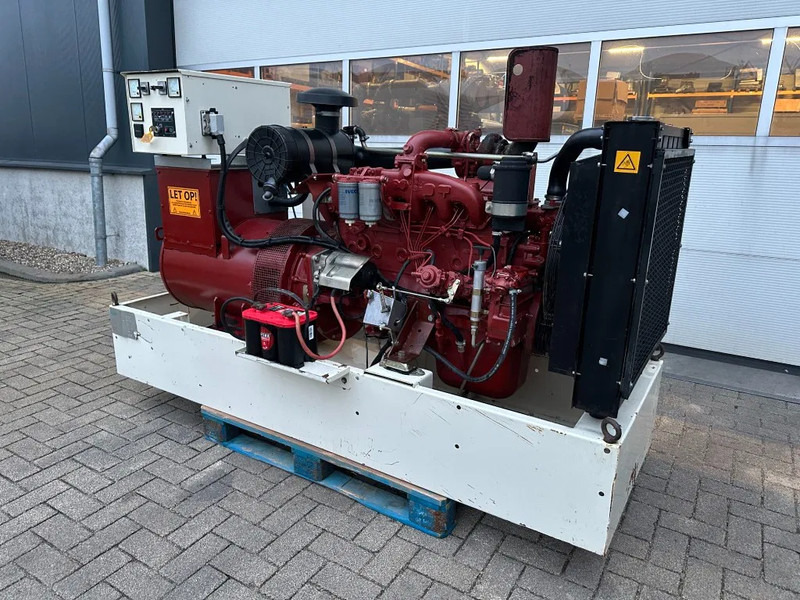Iveco 8061 SI 07.05 A 550 Marelli 100 kVA noodstroom generatorset - Elektrický generátor: obrázek 2 Iveco 8061 SI 07.05 A 550 Marelli 100 kVA noodstroom generatorset - Elektrický generátor: obrázek 2