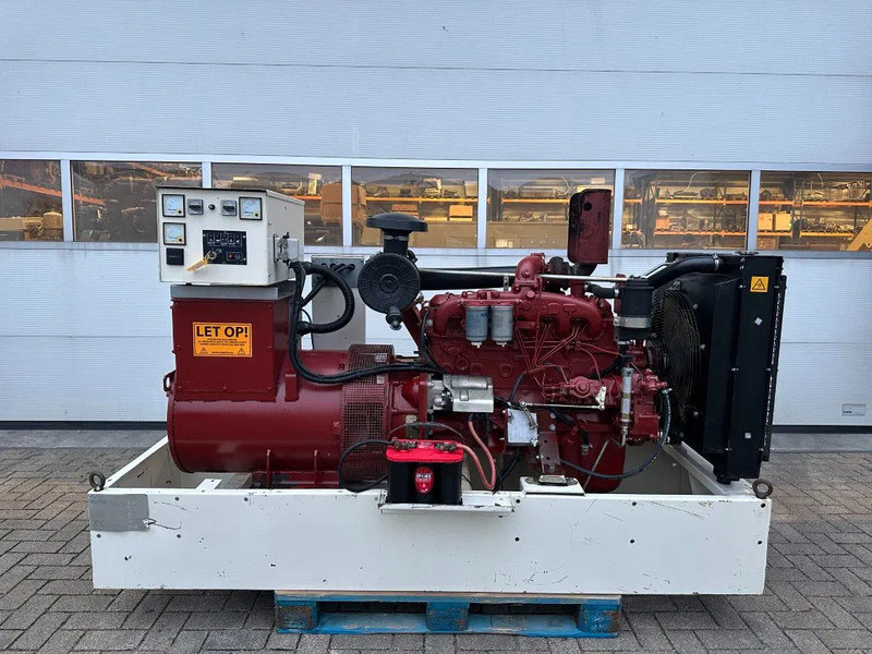 Iveco 8061 SI 07.05 A 550 Marelli 100 kVA noodstroom generatorset - Elektrický generátor: obrázek 1 Iveco 8061 SI 07.05 A 550 Marelli 100 kVA noodstroom generatorset - Elektrický generátor: obrázek 1