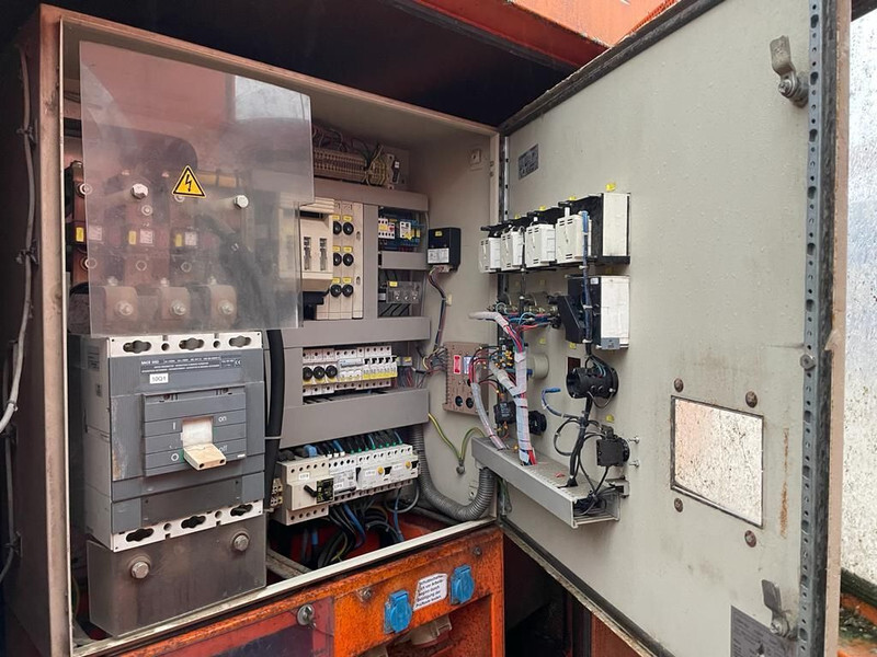 Iveco 8210 Mecc Alte Spa 330 kVA Silent generatorset - Elektrický generátor: obrázek 4 Iveco 8210 Mecc Alte Spa 330 kVA Silent generatorset - Elektrický generátor: obrázek 4