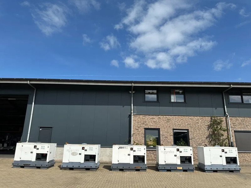 Iveco FPT F32 AM1A Leroy Somer 32 kVA Silent generatorset 129 hours ! - Elektrický generátor: obrázek 2 Iveco FPT F32 AM1A Leroy Somer 32 kVA Silent generatorset 129 hours ! - Elektrický generátor: obrázek 2