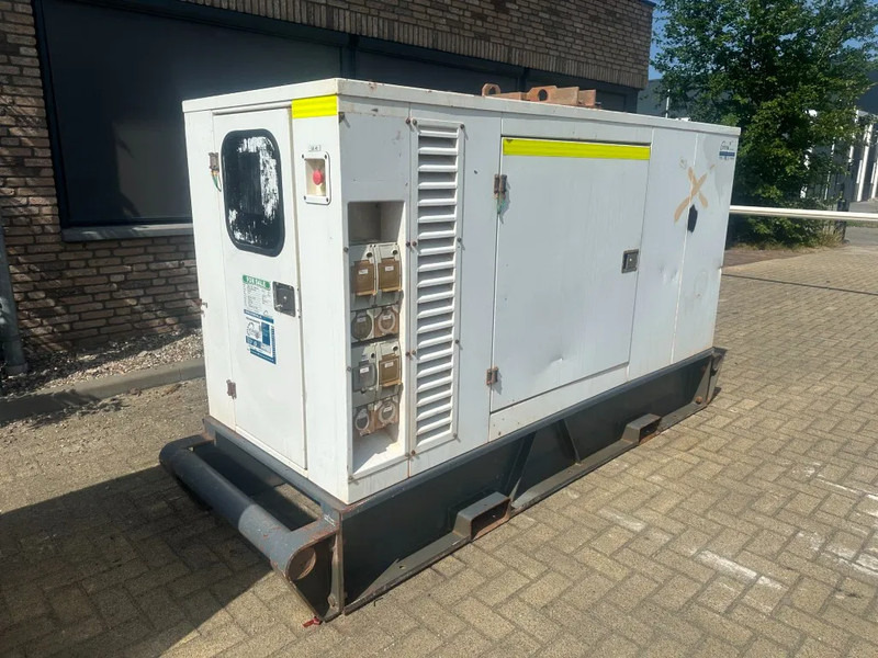 Iveco FPT NEF45 SM1A.A004 Stamford 60 kVA Silent Renrtal generatorset - Elektrický generátor: obrázek 5 Iveco FPT NEF45 SM1A.A004 Stamford 60 kVA Silent Renrtal generatorset - Elektrický generátor: obrázek 5