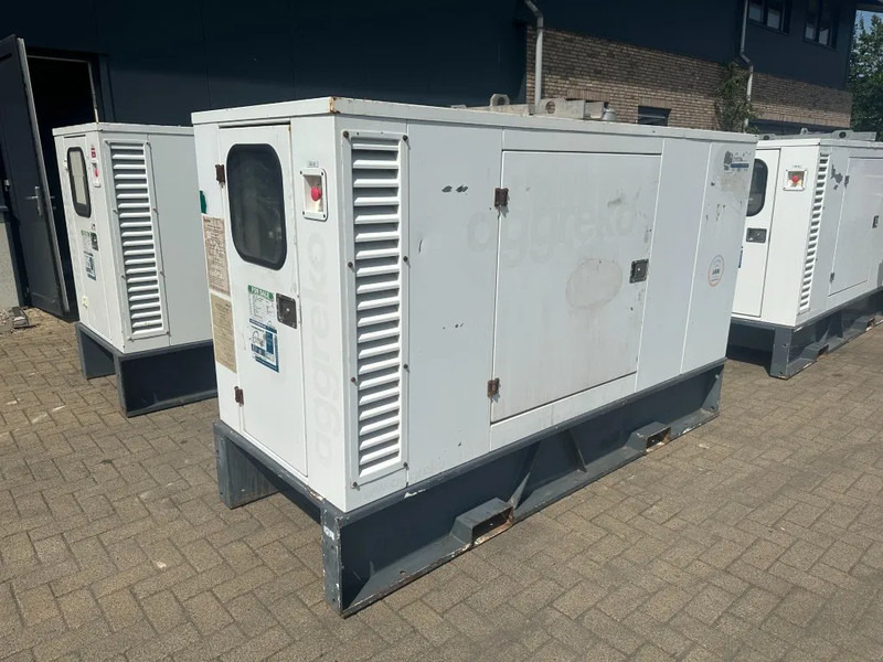 Iveco FPT NEF45 SM1A.A004 Stamford 60 kVA Silent Rental generatorset - Elektrický generátor: obrázek 5 Iveco FPT NEF45 SM1A.A004 Stamford 60 kVA Silent Rental generatorset - Elektrický generátor: obrázek 5