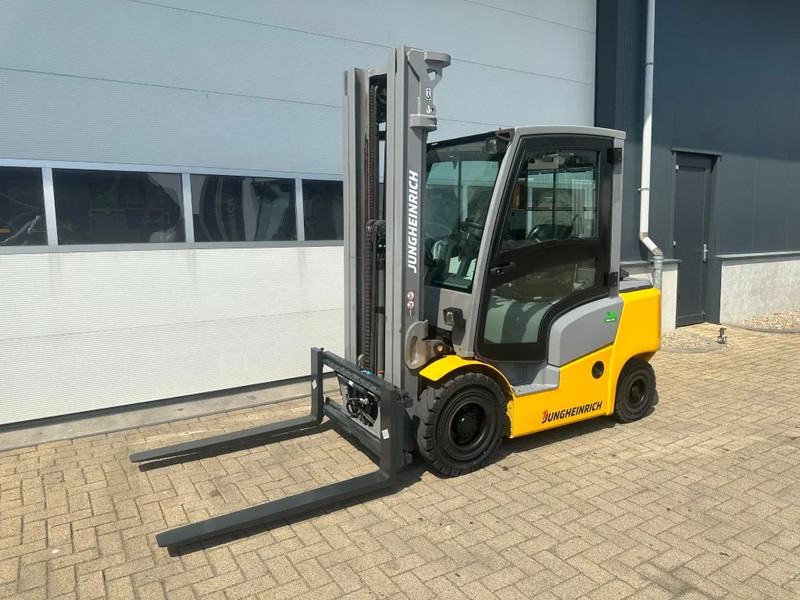 Jungheinrich DFG 425 Triplex Freelift Sideshift 2.5 ton Diesel Heftruck as New ! 675 hours ! - Dieselový vysokozdvižný vozík: obrázek 5 Jungheinrich DFG 425 Triplex Freelift Sideshift 2.5 ton Diesel Heftruck as New ! 675 hours ! - Dieselový vysokozdvižný vozík: obrázek 5
