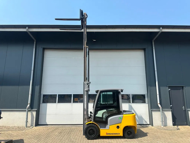 Jungheinrich DFG 425 Triplex Freelift Sideshift 2.5 ton Diesel Heftruck as New ! 675 hours ! - Dieselový vysokozdvižný vozík: obrázek 2 Jungheinrich DFG 425 Triplex Freelift Sideshift 2.5 ton Diesel Heftruck as New ! 675 hours ! - Dieselový vysokozdvižný vozík: obrázek 2