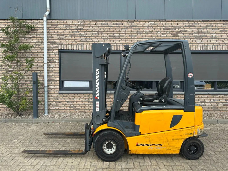 Jungheinrich EFG 425 k-470DZ/SP 2.5 ton Triplex Freelift Sideshift Elektra Heftruck Accu 2016 - Elektrický vysokozdvižný vozík: obrázek 2 Jungheinrich EFG 425 k-470DZ/SP 2.5 ton Triplex Freelift Sideshift Elektra Heftruck Accu 2016 - Elektrický vysokozdvižný vozík: obrázek 2