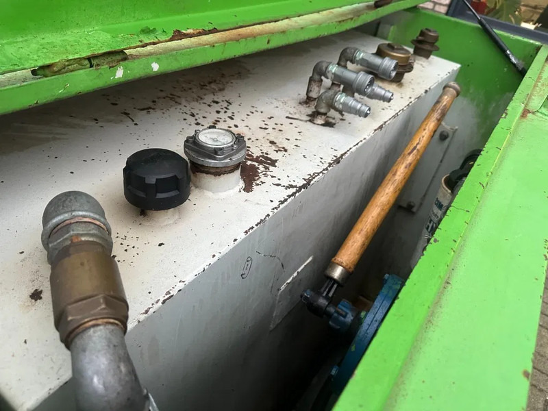 Kiwa IBC Steenbergen 2000 liter Dieseltank met handpomp Milieutank - Skladovací nádrž: obrázek 4 Kiwa IBC Steenbergen 2000 liter Dieseltank met handpomp Milieutank - Skladovací nádrž: obrázek 4