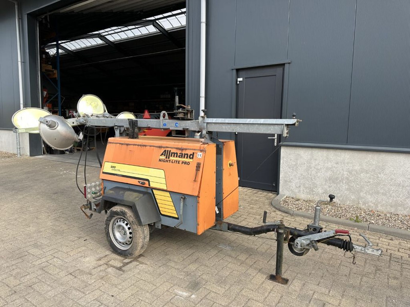 Kubota D905 Allmand Mobiele Lichtmast Aggregaat Light Tower 8.1 meter - Osvětlovací stožár: obrázek 5 Kubota D905 Allmand Mobiele Lichtmast Aggregaat Light Tower 8.1 meter - Osvětlovací stožár: obrázek 5
