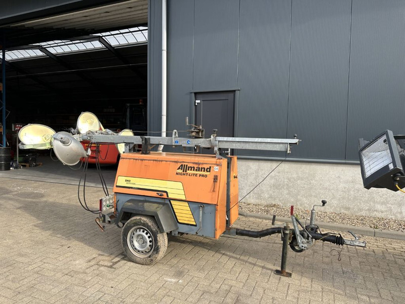 Kubota D905 Allmand Mobiele Lichtmast Aggregaat Light Tower 8.1 meter - Osvětlovací stožár: obrázek 1 Kubota D905 Allmand Mobiele Lichtmast Aggregaat Light Tower 8.1 meter - Osvětlovací stožár: obrázek 1