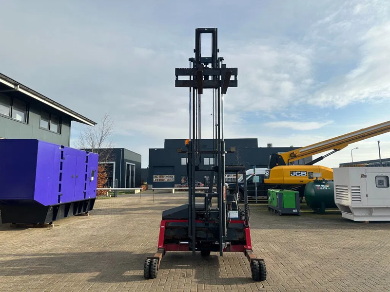 Moffett M4 20.1 Kubota Diesel Kooiaap 2 ton Duplex Sideshift Meeneemheftruck - Závěsný vysokozdvižný vozík: obrázek 5 Moffett M4 20.1 Kubota Diesel Kooiaap 2 ton Duplex Sideshift Meeneemheftruck - Závěsný vysokozdvižný vozík: obrázek 5