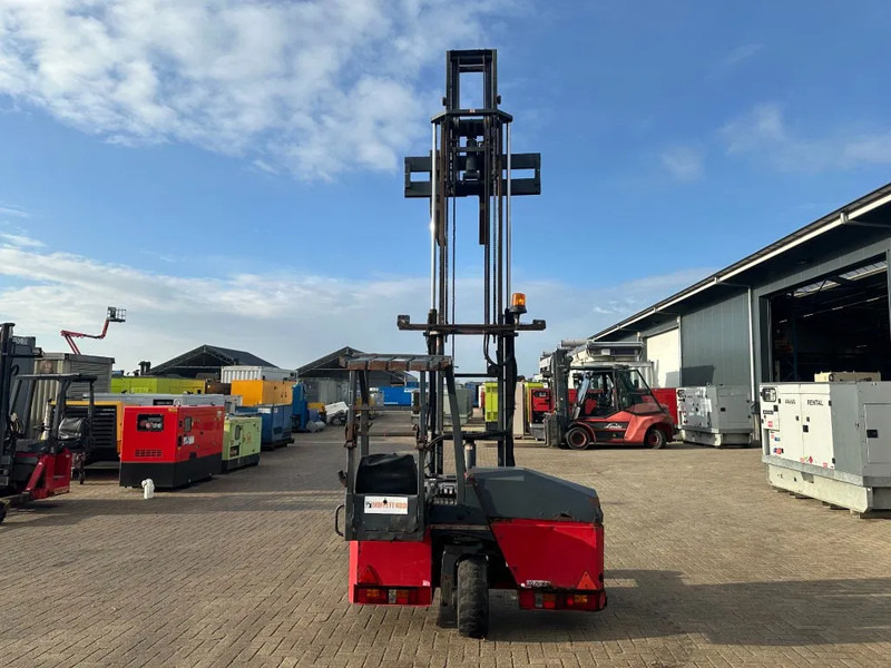 Moffett M4 20.1 Kubota Diesel Kooiaap 2 ton Duplex Sideshift Meeneemheftruck - Závěsný vysokozdvižný vozík: obrázek 3 Moffett M4 20.1 Kubota Diesel Kooiaap 2 ton Duplex Sideshift Meeneemheftruck - Závěsný vysokozdvižný vozík: obrázek 3