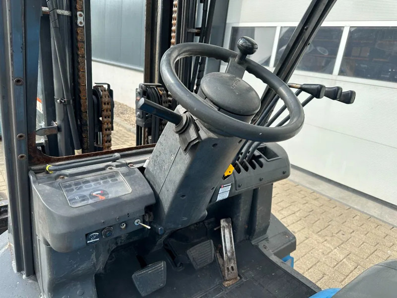 Plynový vysokozdvižný vozík Nissan UGD02A30P0 3 ton Triplex Freelift LPG Heftruck: obrázek 7 Plynový vysokozdvižný vozík Nissan UGD02A30P0 3 ton Triplex Freelift LPG Heftruck: obrázek 7