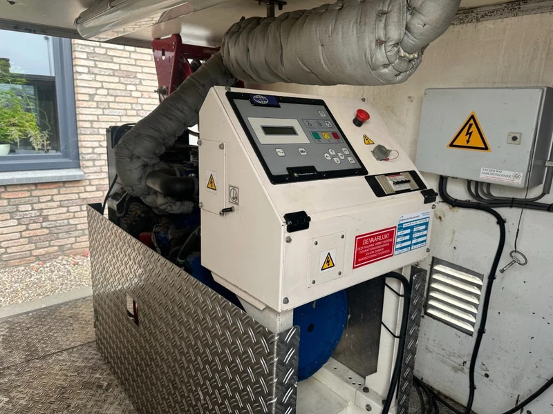Perkins DIBO IBH-M 20015 Hogedruk unit 200 Bar 1500 L / min Mobiele Aanhanger 12.5 kVA aggregaat - Vapka: obrázek 3 Perkins DIBO IBH-M 20015 Hogedruk unit 200 Bar 1500 L / min Mobiele Aanhanger 12.5 kVA aggregaat - Vapka: obrázek 3