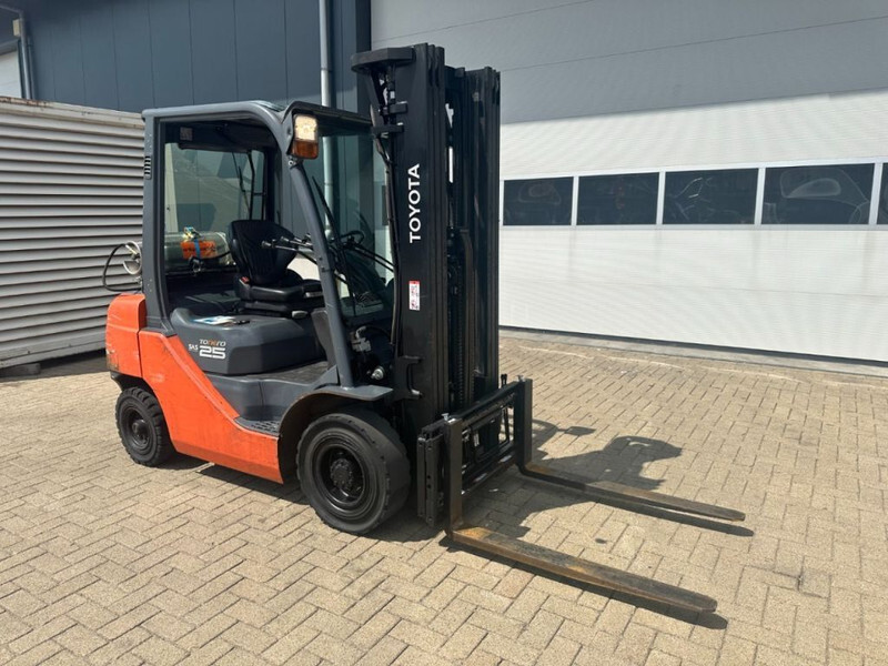 Toyota 2.5 ton Tonero 25 Triplex Freelift Sideshift LPG Heftruck - Plynový vysokozdvižný vozík: obrázek 2 Toyota 2.5 ton Tonero 25 Triplex Freelift Sideshift LPG Heftruck - Plynový vysokozdvižný vozík: obrázek 2
